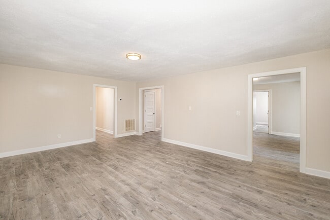 Building Photo - 417 W Coffee St