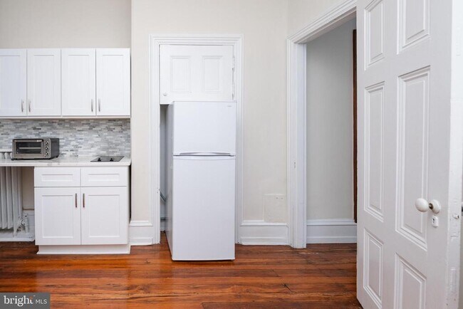 Building Photo - 932 N 5th St