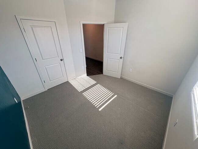 Building Photo - Beautiful Home for rent in Hanford, Ca