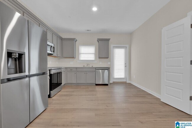 Building Photo - 615 Troubadour Ln