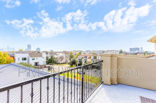 Building Photo - 5309 Blossom St