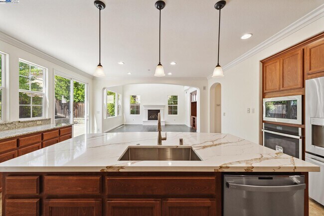 Building Photo - 2131 Chamomile Ct