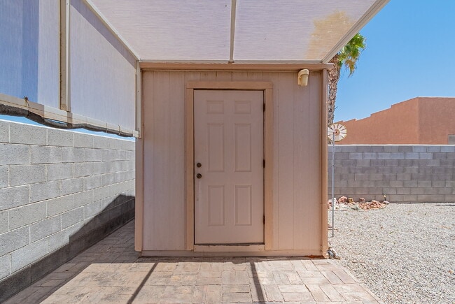 Building Photo - "Well Maintained 2-Bedroom, 2 Bathroom hom...