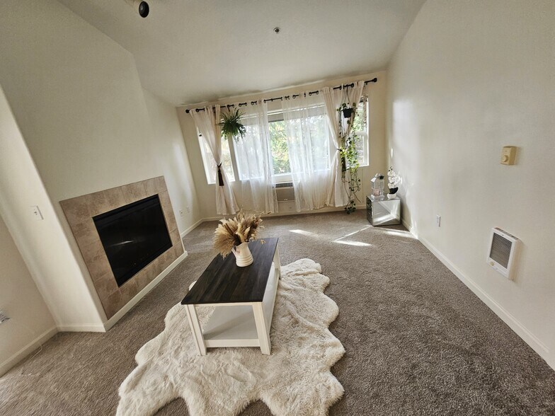 Building Photo - 730 NW 185th Ave