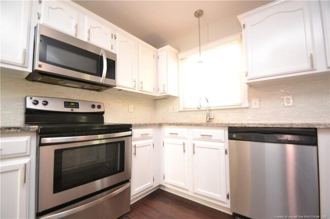 Building Photo - 712 Penncross Dr