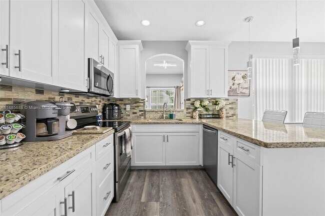 Building Photo - 10541 NW 56th Pl