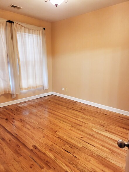 Master Bedroom - 813 S Western Ave
