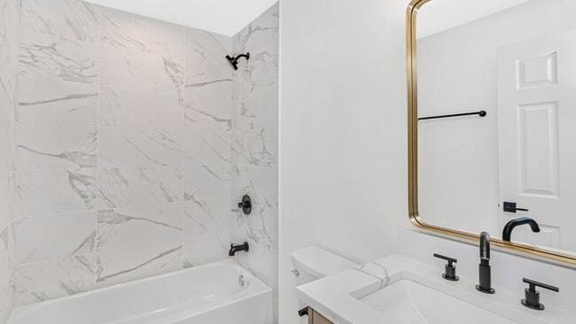 Building Photo - Spacious Rehabbed 1Bed+Office Unit in Uptown!