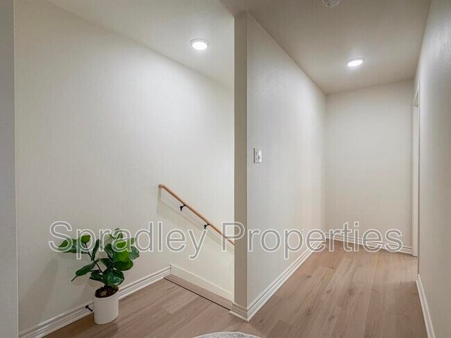Building Photo - 1404 Rita Blanca Ct