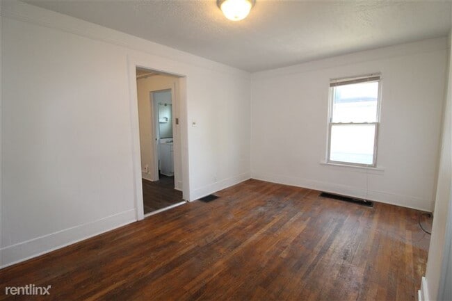 Building Photo - 809 S Division St