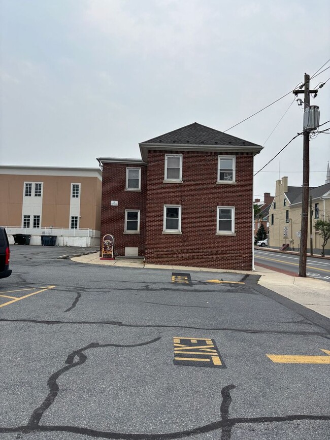 Building Photo - Charming 2-Bedroom Home with Bonus Room – ...