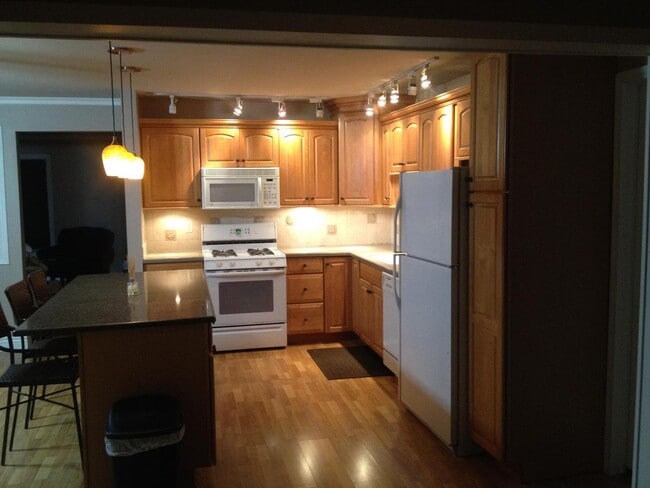 Building Photo - STUNNING 3 BEDROOM HOME IN NOVI COMING SOON!!