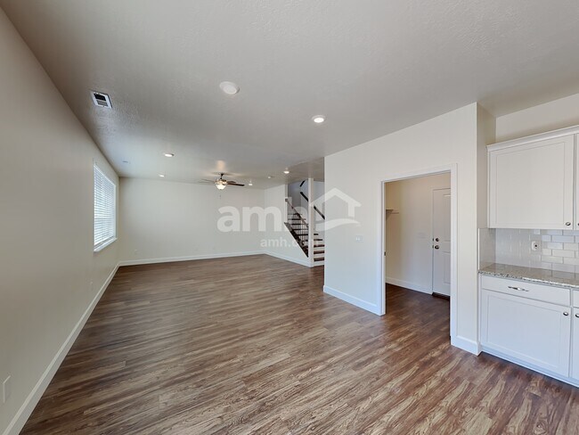 Building Photo - 2320 E Wild Horse Way