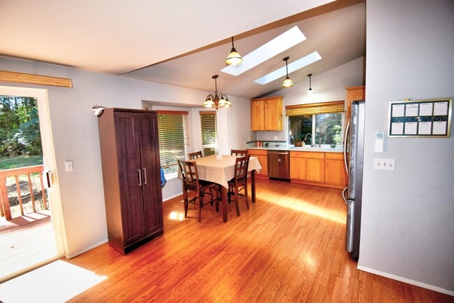 Building Photo - 7643 Kittiwake Dr SE