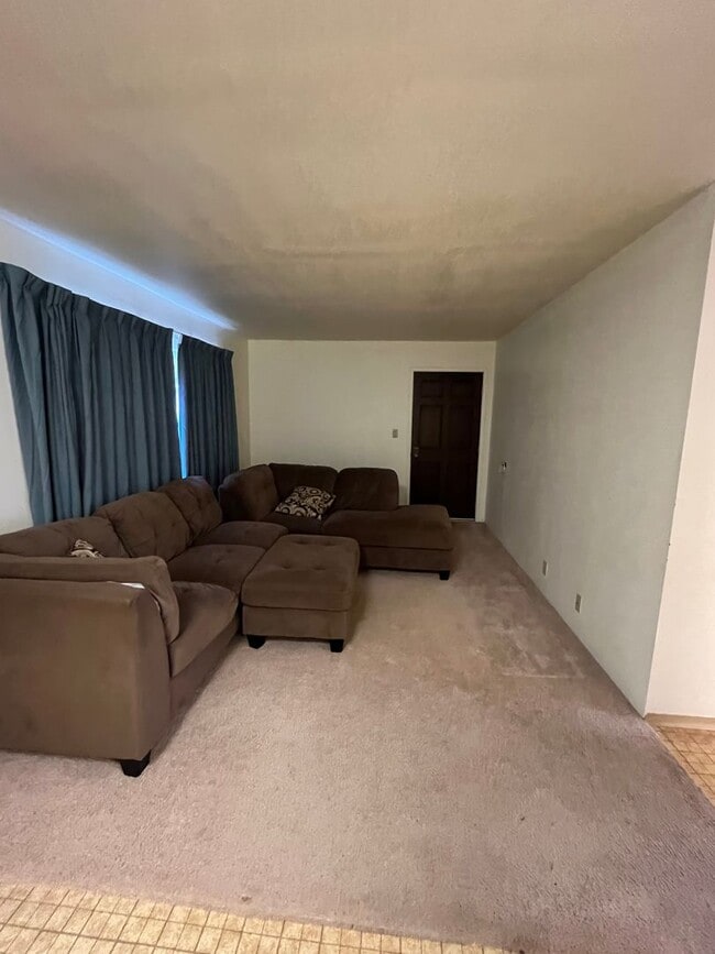 Building Photo - Single Level 3 bedroom / 2 bath house with a 2 car garage in Waipio **First Showing on Wednesday,...