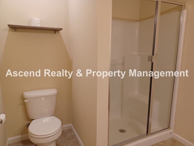 Building Photo - 3 Level End Unit Townhome with Newer Carpet, Open Floor Plan, 2 Balconies, 2 Car Attached Garage ...