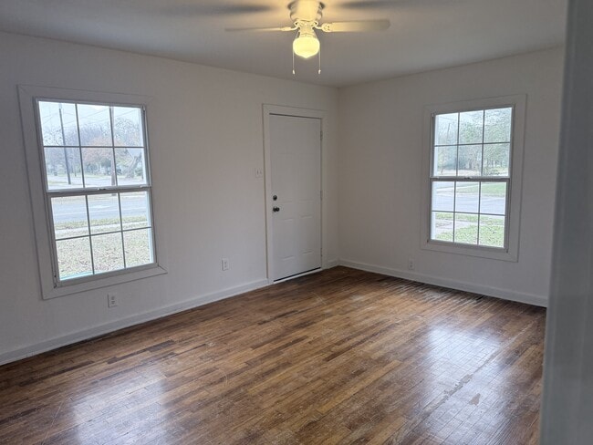 Building Photo - 620 N Walnut St