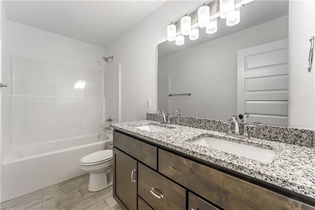 Building Photo - 800 Lewis St