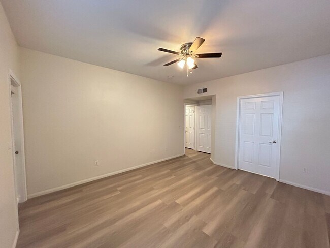 Building Photo - Cozy 2 Bedroom 2 Bathroom Summerlin Condo!