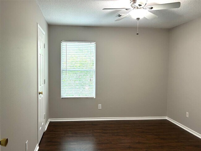 Building Photo - 18562 Carousel Creek Ct
