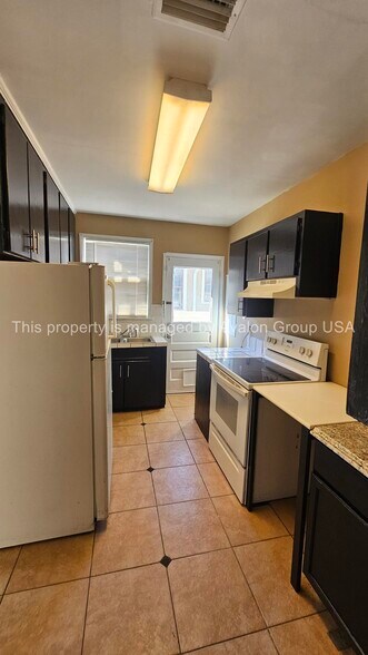 Building Photo - 8052 Hawthorne St