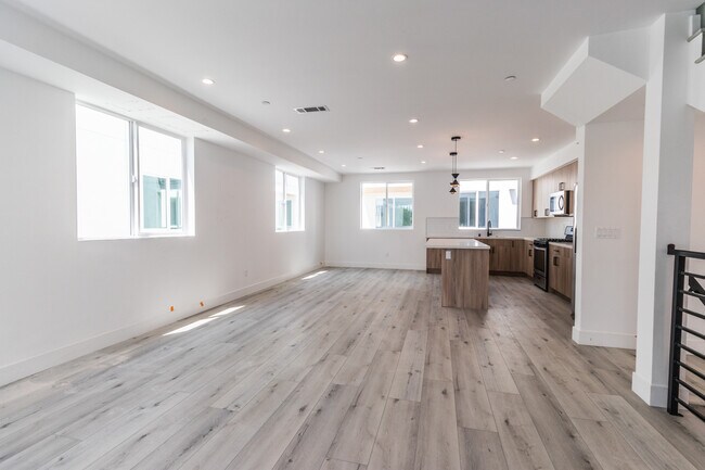 Building Photo - 4293 Tujunga Ave