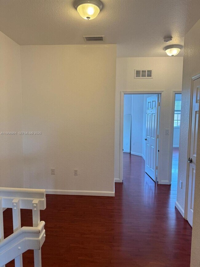 Building Photo - 297 Las Brisas Cir