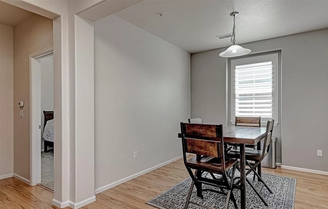 Building Photo - 9420 Loggia St