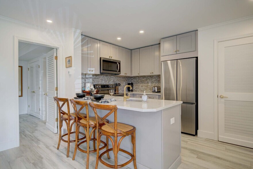 Building Photo - 655 8th Ave S