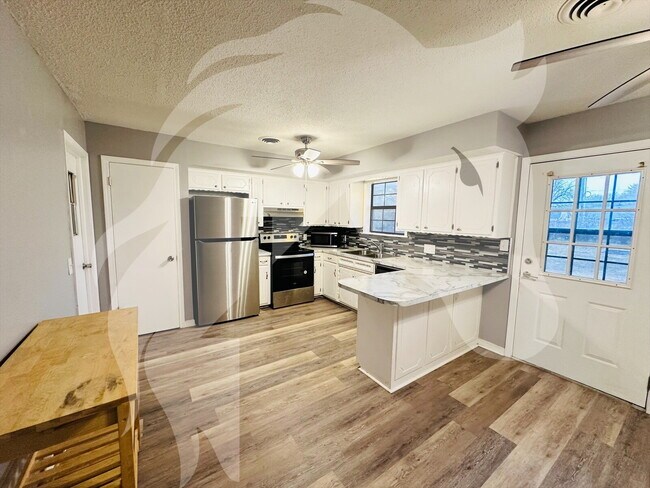 Building Photo - 2718 W Elm Ave