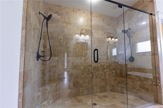 Building Photo - 2288 Oakview Rd NE