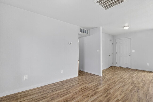 Building Photo - 1410 S 24th Ave
