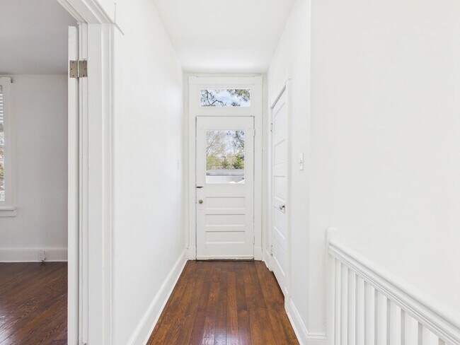 Building Photo - 1703 Oakdale Ave