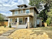 Building Photo - Portsmouth Neighborhood Updated 3-Story Ho...