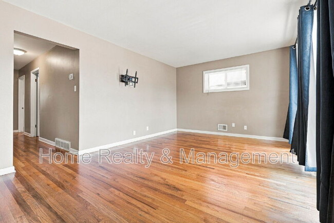 Building Photo - 10807 Larry Dr