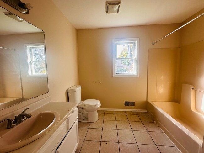 Building Photo - MOVE-IN READY !! BEAUTIFULLY  PROPERTY WITH HUGE YARD