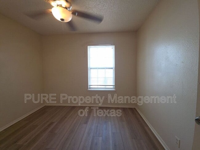 Building Photo - 5808 Wellington Dr