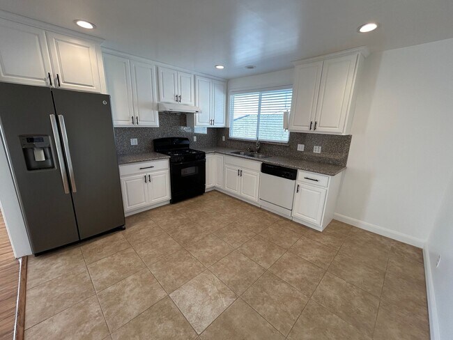 Building Photo - 3 Bed 2 Bath with Great Views in San Leand...
