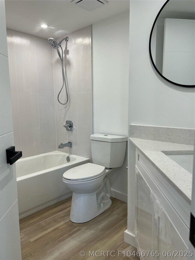 Building Photo - 2550 SW 18th Terrace