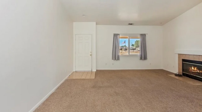 Building Photo - 3 BEDROOM APPLE VALLEY HOME