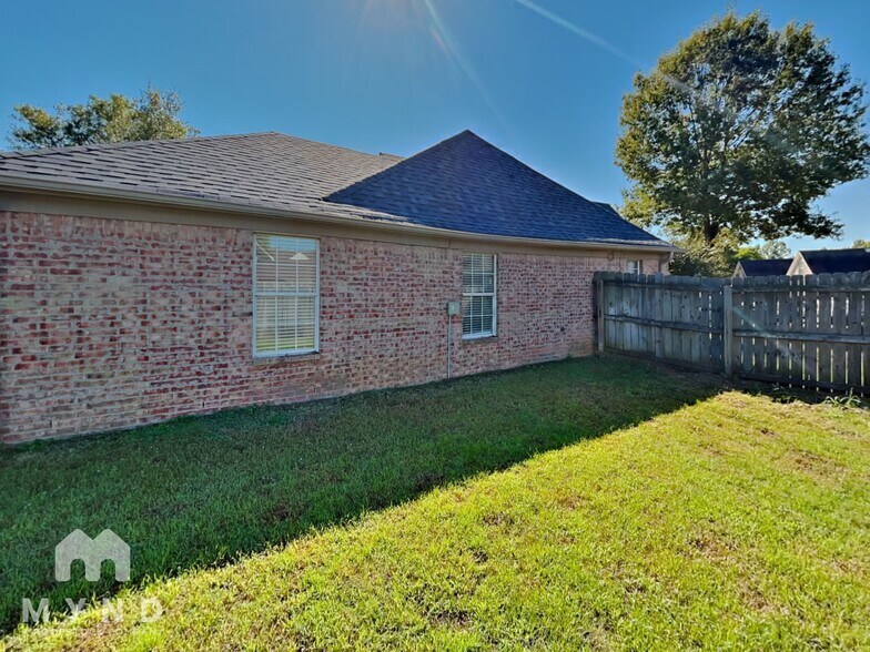 Building Photo - 5854 Lindsay Cove