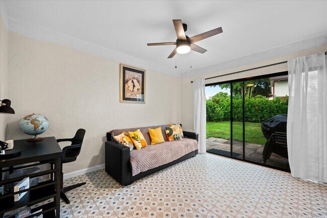 Building Photo - 1602 Montauk Dr
