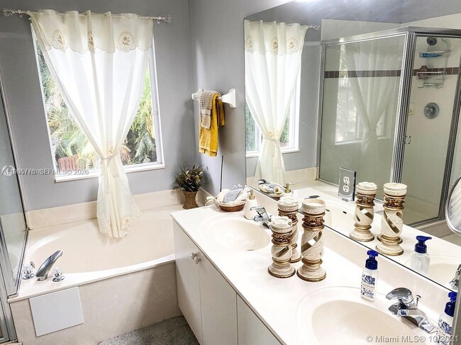 Building Photo - 3657 Asperwood Cir