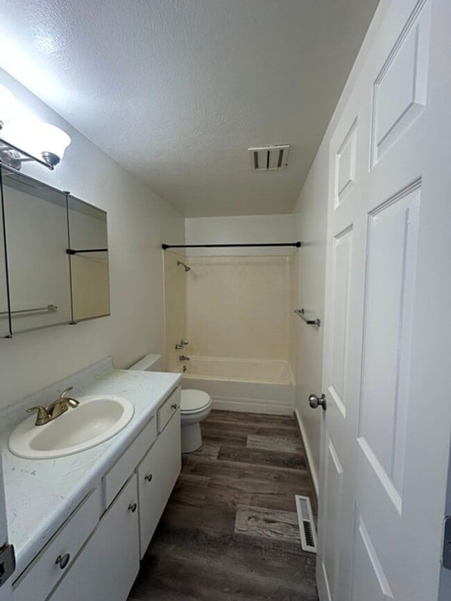 Building Photo - 3 Bedroom Duplex with Carport