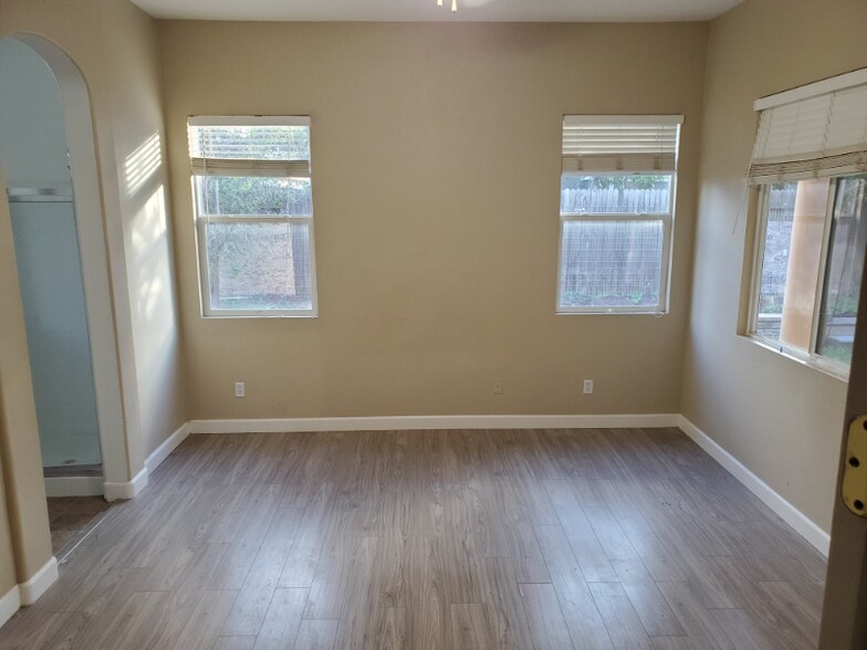 Building Photo - 124 Westlake Ct