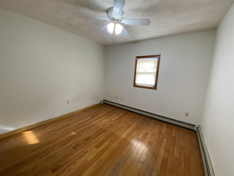 Building Photo - 64 Paris St