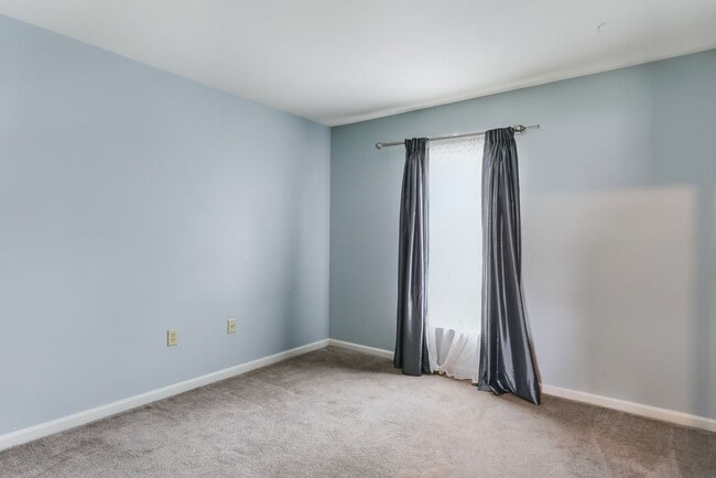 Building Photo - Three bedroom two and a half bathroom town...