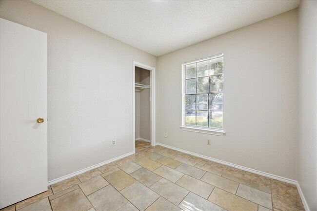 Building Photo - 4807 Brook Crest Rd