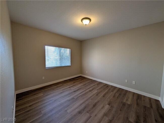 Building Photo - 1050 E Cactus Ave