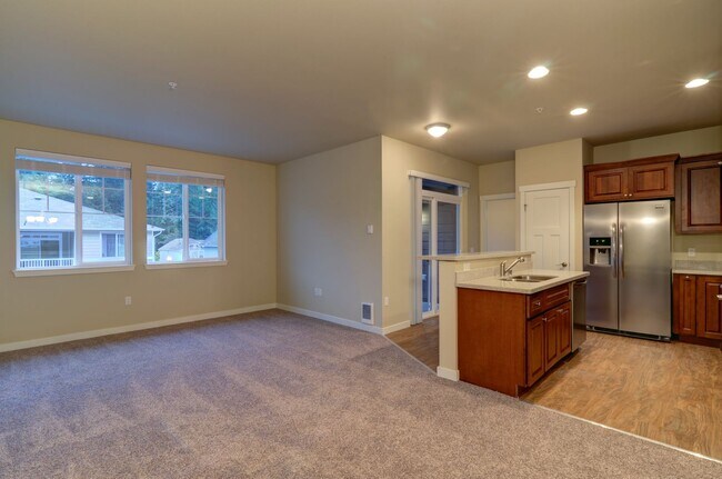 Building Photo - 3 Bed